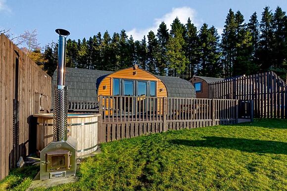 1-Bedroom Hot Tub Lodge in Kirriemuir, Kirriemuir