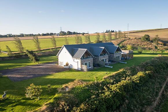 2-Bedroom Hot Tub Cottage in Aberlemno, Aberlemno