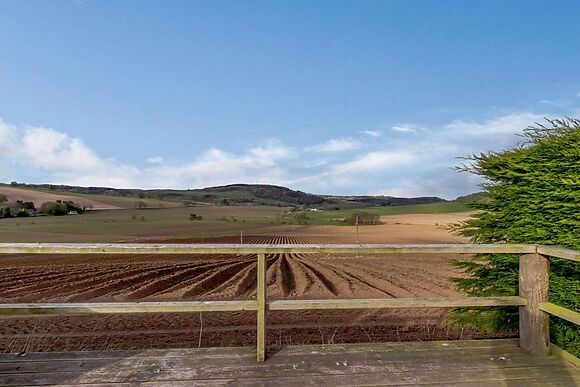2-Bedroom Hot Tub Cottage in Abernyte, Abernyte