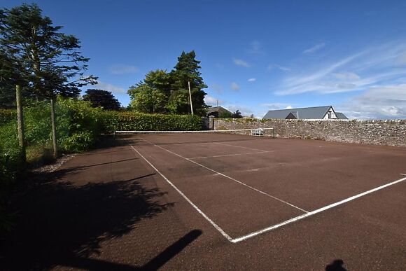 2-Bedroom Lodge with Hot Tub in Aberlemno, Aberlemno
