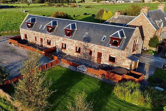 3-Bedroom Hot Tub Cottage in Forgandenny, Forgandenny