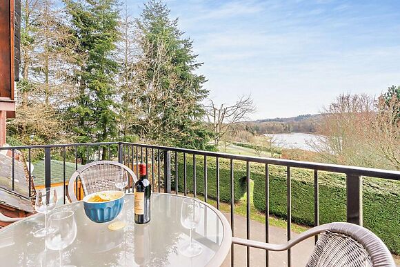 3-Bedroom Hot Tub Lodge in Stanley, Stanley