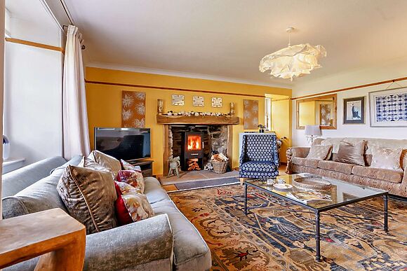 4-Bedroom Hot Tub House in Pitlochry, Pitlochry